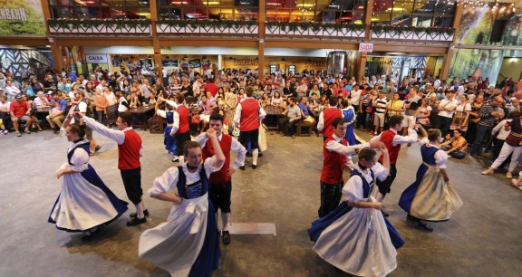 apresentacao-folclorica-oktoberfest-2