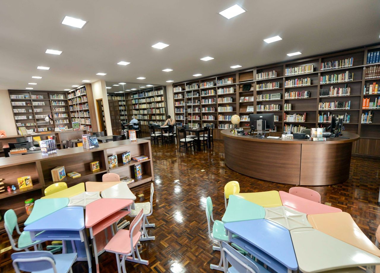 A biblioteca recebeu novo espaço infantil e sala para acervo da Academia Paranaense de Letras.