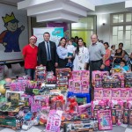 O repórter da RPC, Jasson Goulart, o DiretorRegional do Sesc PR, Emerson Sextos com sua esposa Ana Paula e filho, a médica pediatra, Ana Luiza de Melo Rodrigues e o diretor corporativo do Complexo Pequeno Príncipe, José Álvaro da Silva Carneiro.
