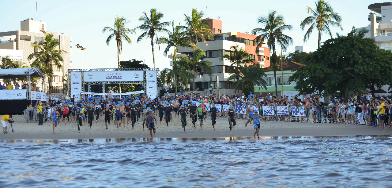 Atletas amadores e profissionais se reúnem em Matinhos para o Sesc  Triathlon Caiobá, pr (paraná)