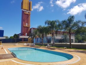 Piscina e Prédio principal – Foto de Sesc Caiobá - Centro de