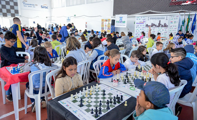 Maringá realiza 2º Campeonato de Xadrez com alunos da rede municipal