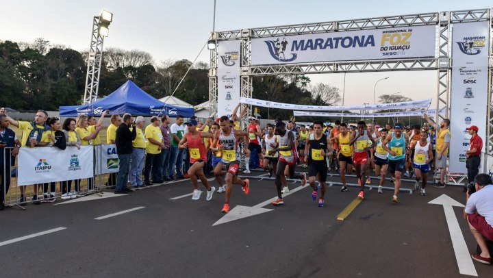 Largada da 12ª Maratona Internacional de Foz do Iguaçu