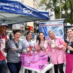 Sesc PR realiza ação do Outubro Rosa no Centro de Curitiba