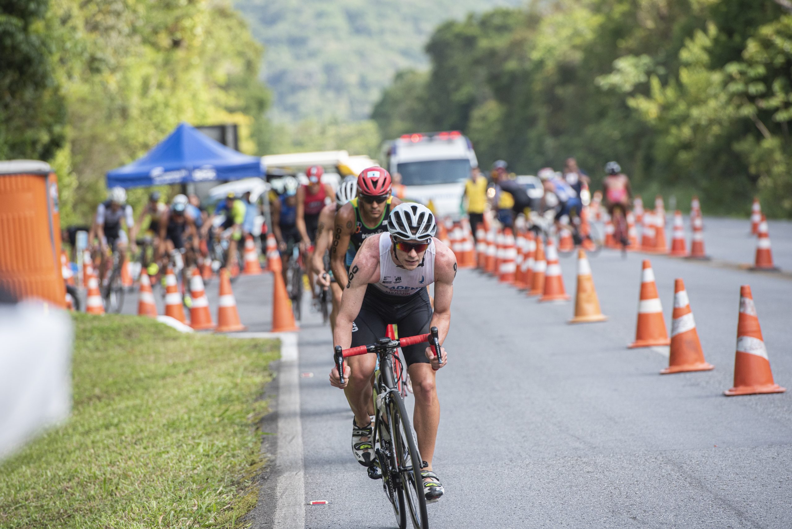 Atletas amadores e profissionais se reúnem em Matinhos para o Sesc  Triathlon Caiobá, pr (paraná)