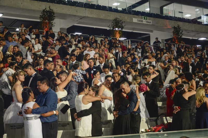 Ginásio do Sesc Caiobá é sede de casamento coletivo – Fecomércio PR