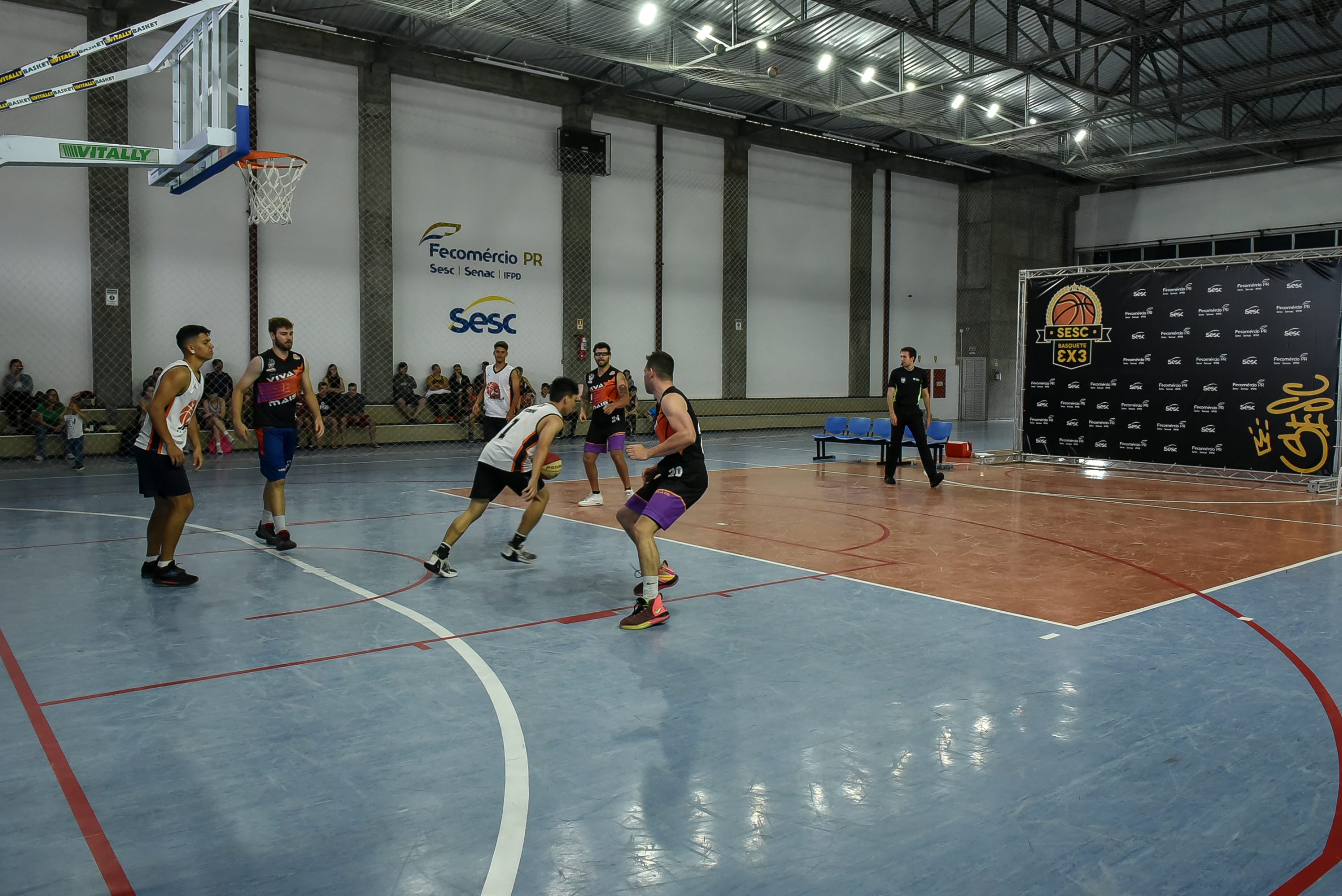 Alunos do Aprender & Jogar vivenciam atividades em etapa nacional de  basquete 3x3 - Sesc Paraná