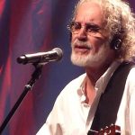 Renato Teixeira leva “Romaria” ao Guairão em comemoração aos 75 anos do Sesc Paraná