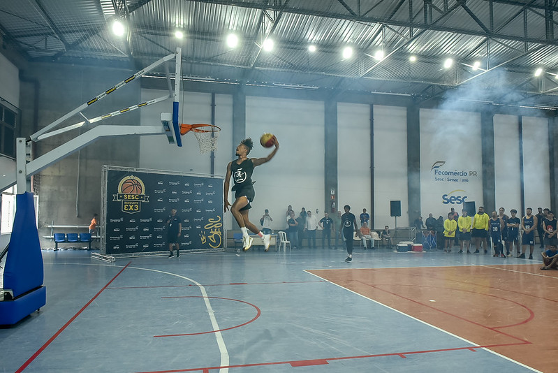 Alunos do Aprender & Jogar vivenciam atividades em etapa nacional de  basquete 3x3 - Sesc Paraná