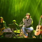 Com Teatro Guaíra lotado, Almir Sater abre programação cultural da Semana S no Paraná