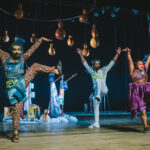 Pensamento Giratório: Dramaturgia amefricana e sabenças afroindígenas em cena, com o Grupo Baqueta (PR) – 18/10/2025 – 17:30