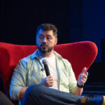 Atila Iamarino fala ao público na abertura do Sesc Geek Literacon 2025