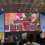 Alimentação consciente e sem desperdício marca palestra de Gabriela Kapim na Semana S do Comércio em Curitiba